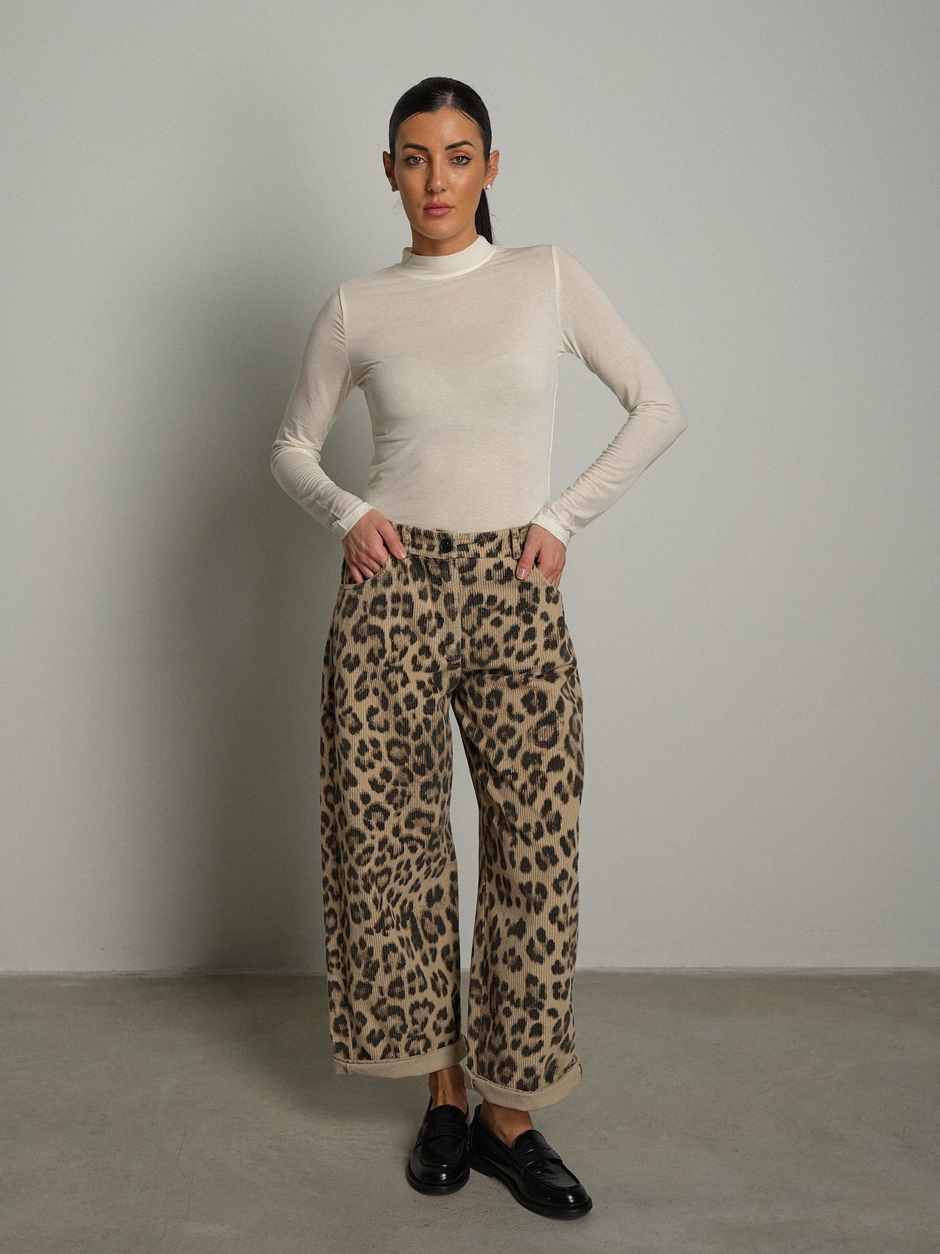 Pantalone velluto maculato Beige Vicolo TAC1756;Pantalone velluto maculato Beige Vicolo TAC1756 — foto 2;Pantalone velluto maculato Beige Vicolo TAC1756 — foto 3;Pantalone velluto maculato Beige Vicolo TAC1756 — foto 4