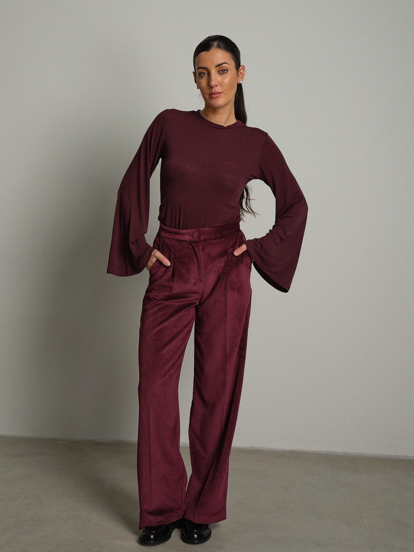Pantalone eli velluto Bordeaux Vicolo TAC1879;Pantalone eli velluto Bordeaux Vicolo TAC1879 — foto 2;Pantalone eli velluto Bordeaux Vicolo TAC1879 — foto 3;Pantalone eli velluto Bordeaux Vicolo TAC1879 — foto 4
