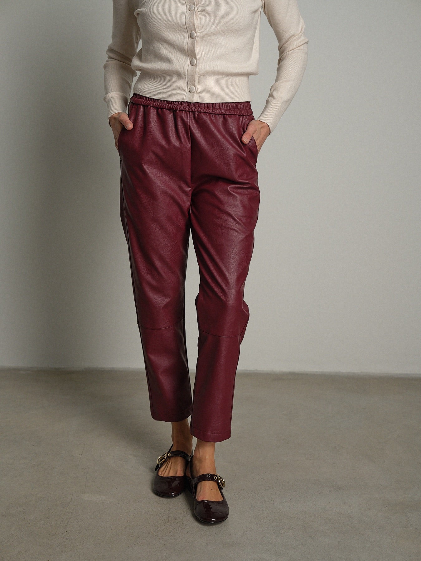 Pantalone ecopelle sigaretta elastico Bordeaux Vicolo TAC1883;Pantalone ecopelle sigaretta elastico Bordeaux Vicolo TAC1883 — foto 2;Pantalone ecopelle sigaretta elastico Bordeaux Vicolo TAC1883 — foto 3