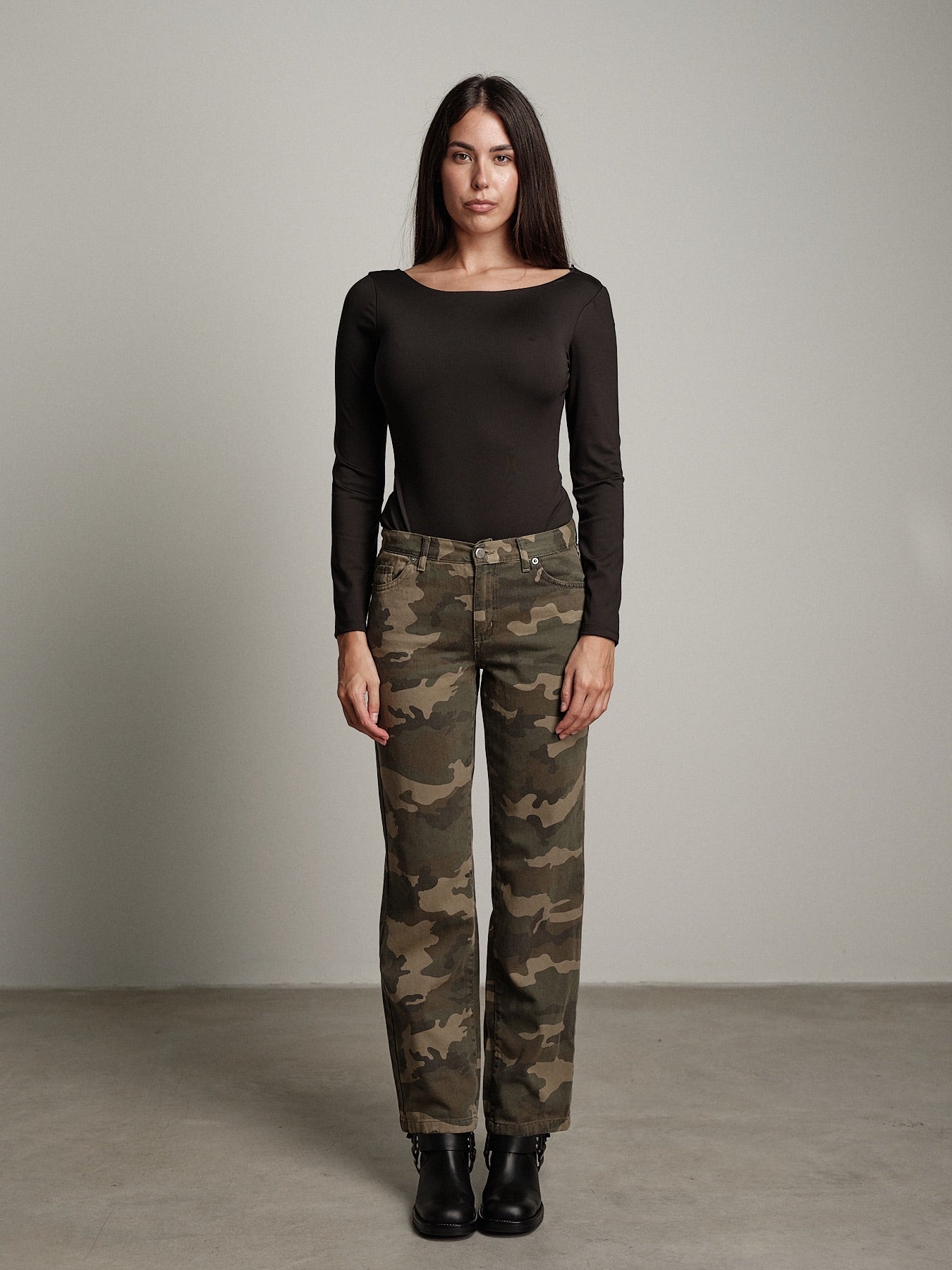 Jeans mimetico dritto Verde-militare Vicolo TAC5270;Jeans mimetico dritto Verde-militare Vicolo TAC5270 — foto 2;Jeans mimetico dritto Verde-militare Vicolo TAC5270 — foto 3;Jeans mimetico dritto Verde-militare Vicolo TAC5270 — foto 4;Jeans mimetico dritto Verde-militare Vicolo TAC5270 — foto 5;Jeans mimetico dritto Verde-militare Vicolo TAC5270 — foto 6