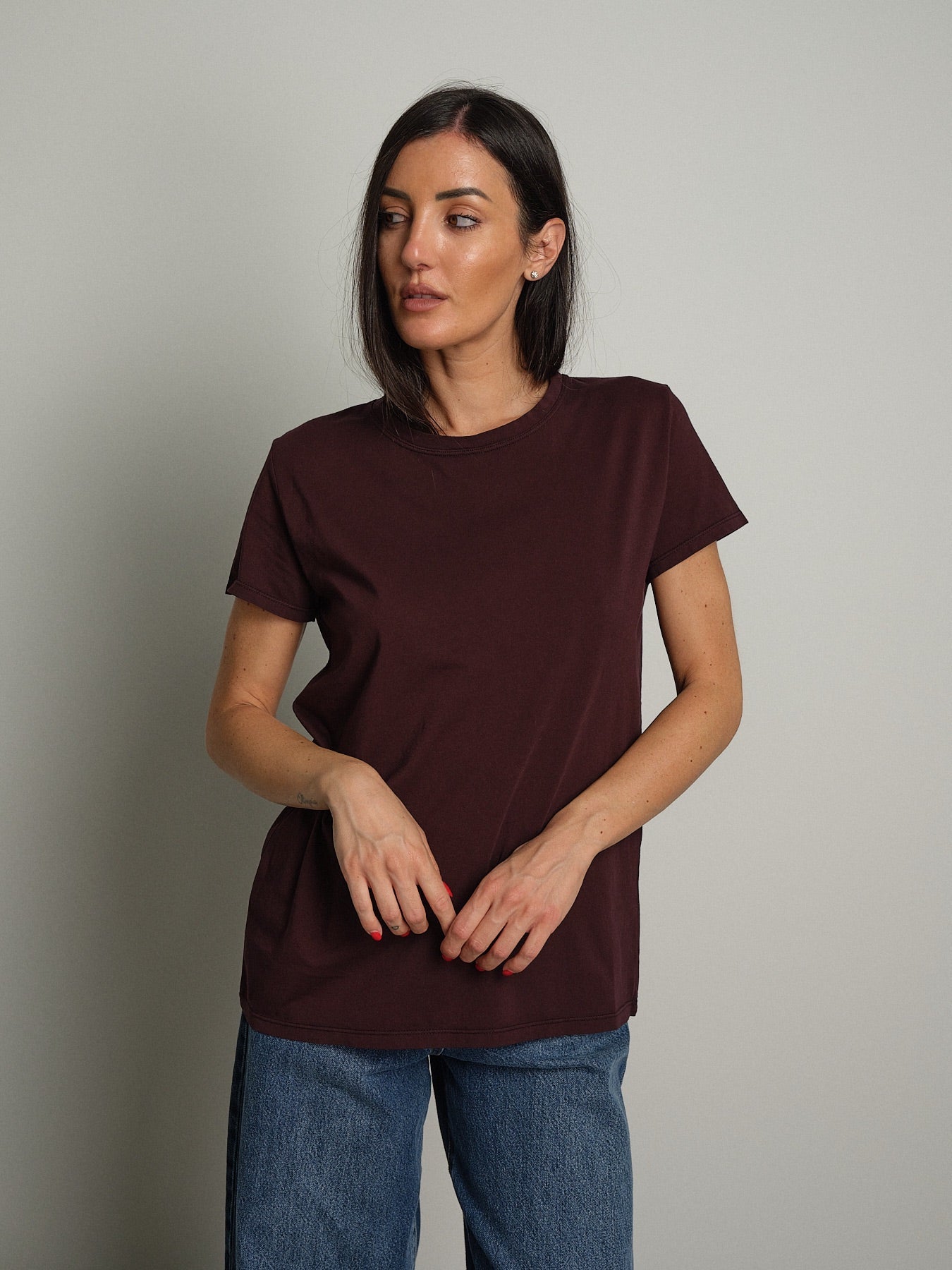 T-shirt slim basica Bordeaux Vicolo UAC0083;T-shirt slim basica Bordeaux Vicolo UAC0083 — foto 2;T-shirt slim basica Bordeaux Vicolo UAC0083 — foto 3