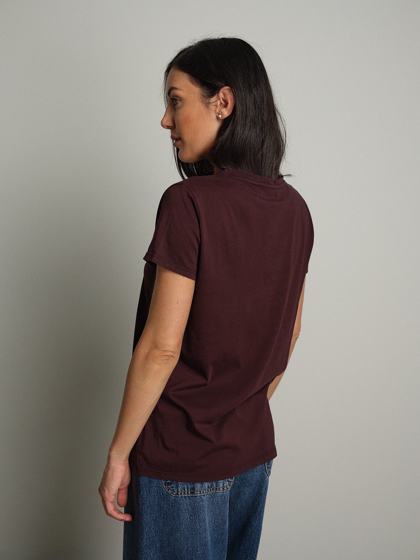 T-shirt slim basica Bordeaux Vicolo UAC0083;T-shirt slim basica Bordeaux Vicolo UAC0083 — foto 2;T-shirt slim basica Bordeaux Vicolo UAC0083 — foto 3