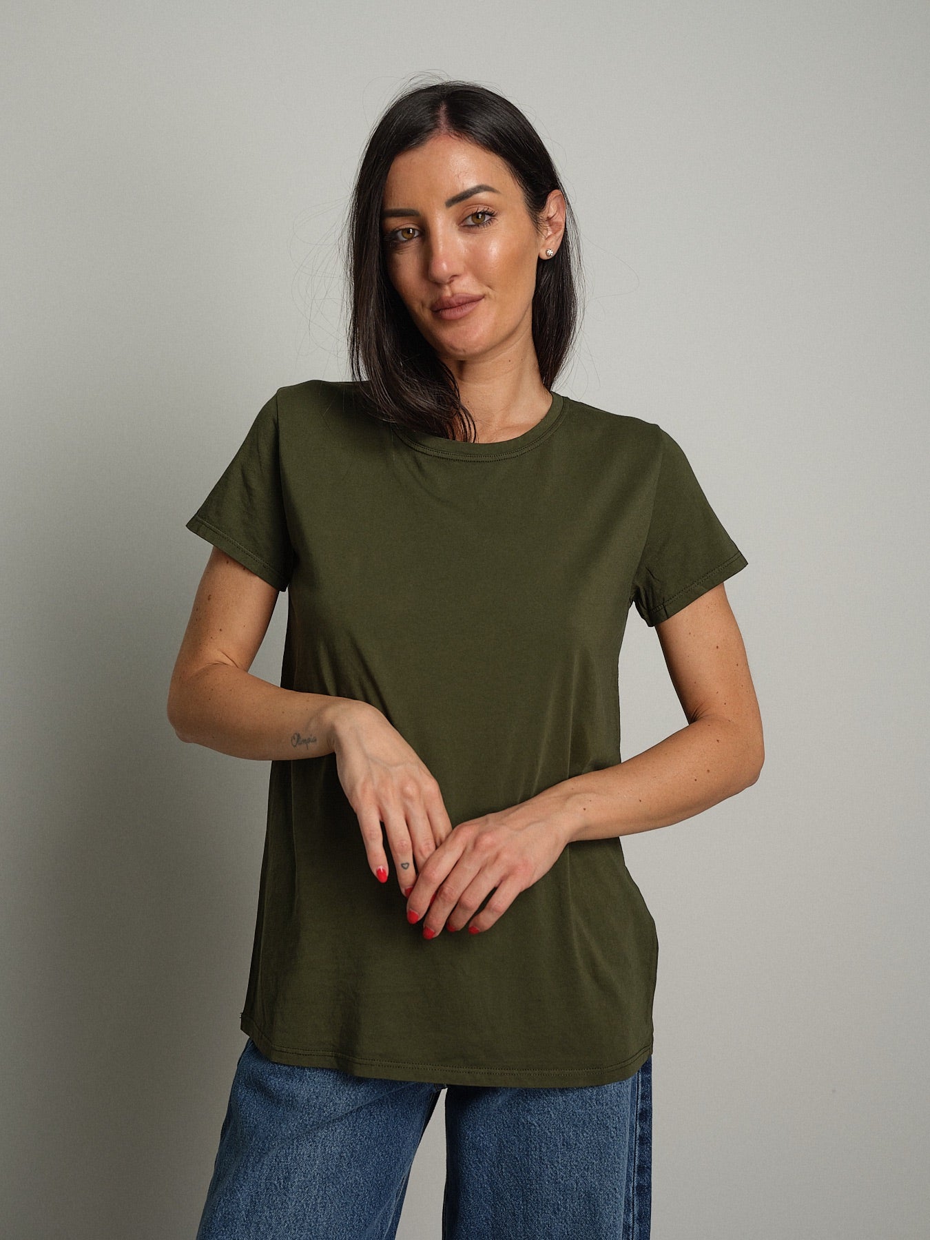 T-shirt slim basica Verde-militare Vicolo UAC0083;T-shirt slim basica Verde-militare Vicolo UAC0083 — foto 2;T-shirt slim basica Verde-militare Vicolo UAC0083 — foto 3