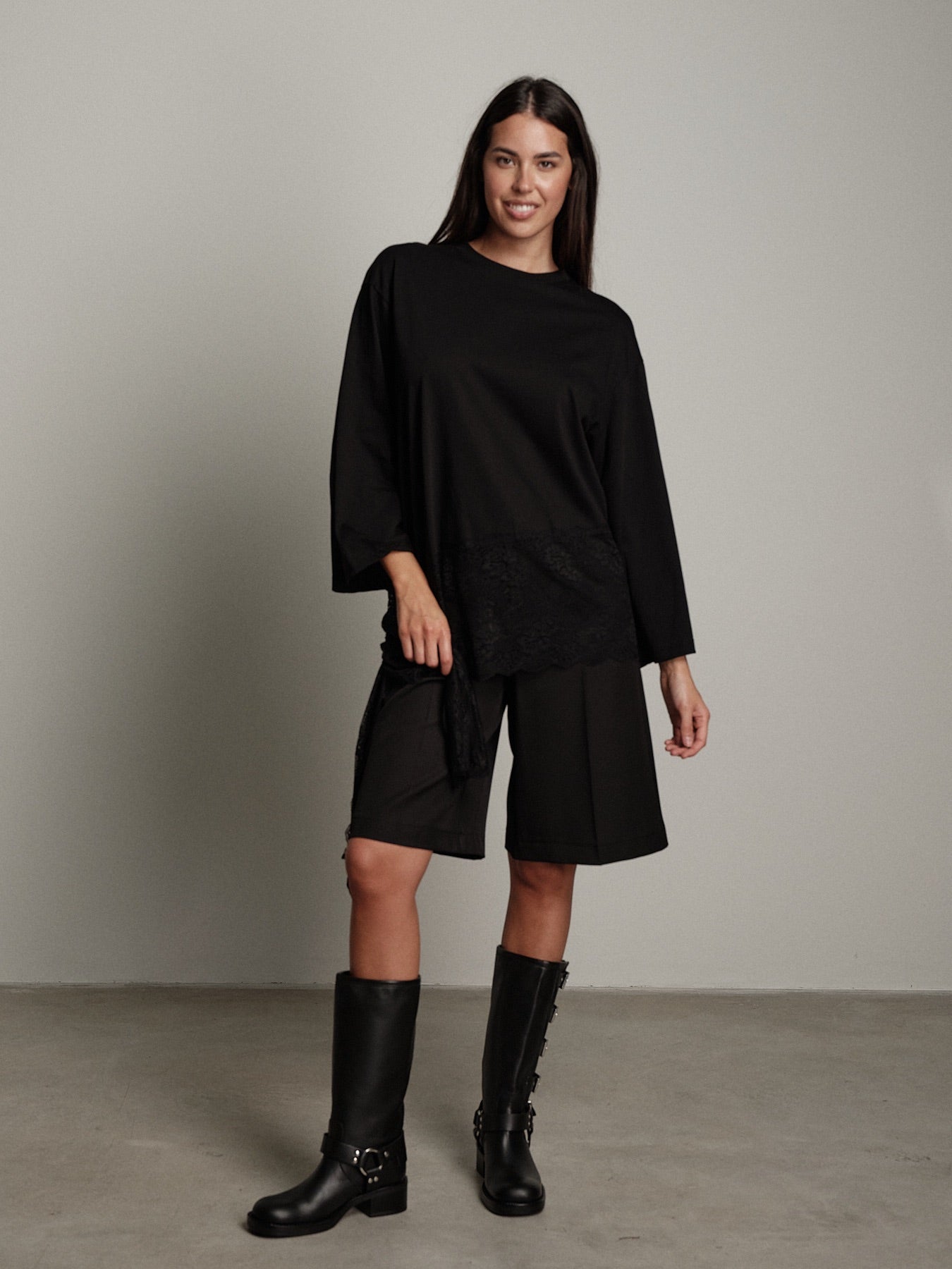 Maxi maglia pizzo Nero Vicolo UAC0132;Maxi maglia pizzo Nero Vicolo UAC0132 — foto 2;Maxi maglia pizzo Nero Vicolo UAC0132 — foto 3;Maxi maglia pizzo Nero Vicolo UAC0132 — foto 4;Maxi maglia pizzo Nero Vicolo UAC0132 — foto 5;Maxi maglia pizzo Nero Vicolo UAC0132 — foto 6;Maxi maglia pizzo Nero Vicolo UAC0132 — foto 7