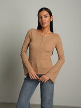 Maglia serafino manica ampia - Cammello