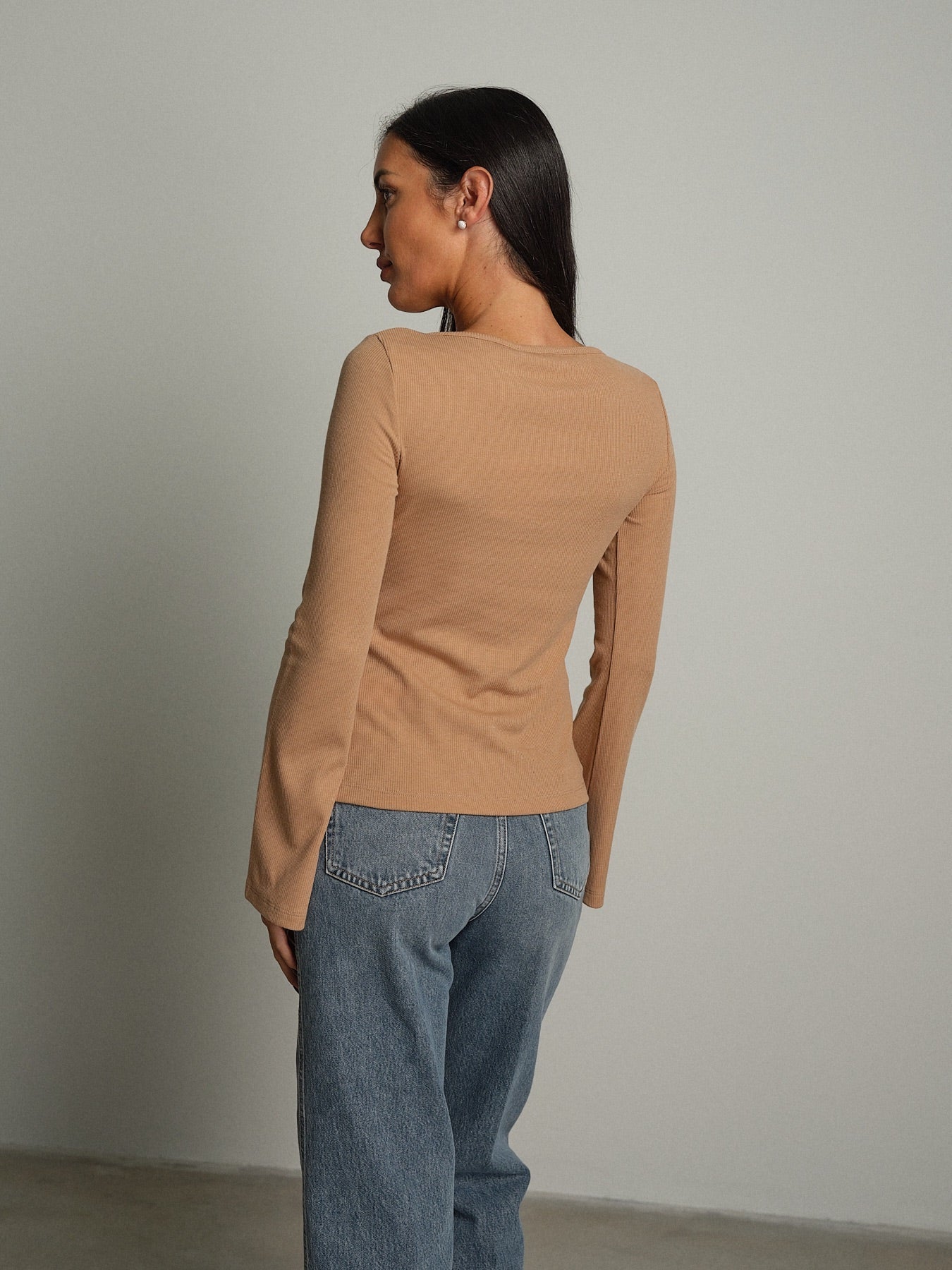 Maglia serafino manica ampia Cammello Vicolo UAC0136;Maglia serafino manica ampia Cammello Vicolo UAC0136 — foto 2;Maglia serafino manica ampia Cammello Vicolo UAC0136 — foto 3