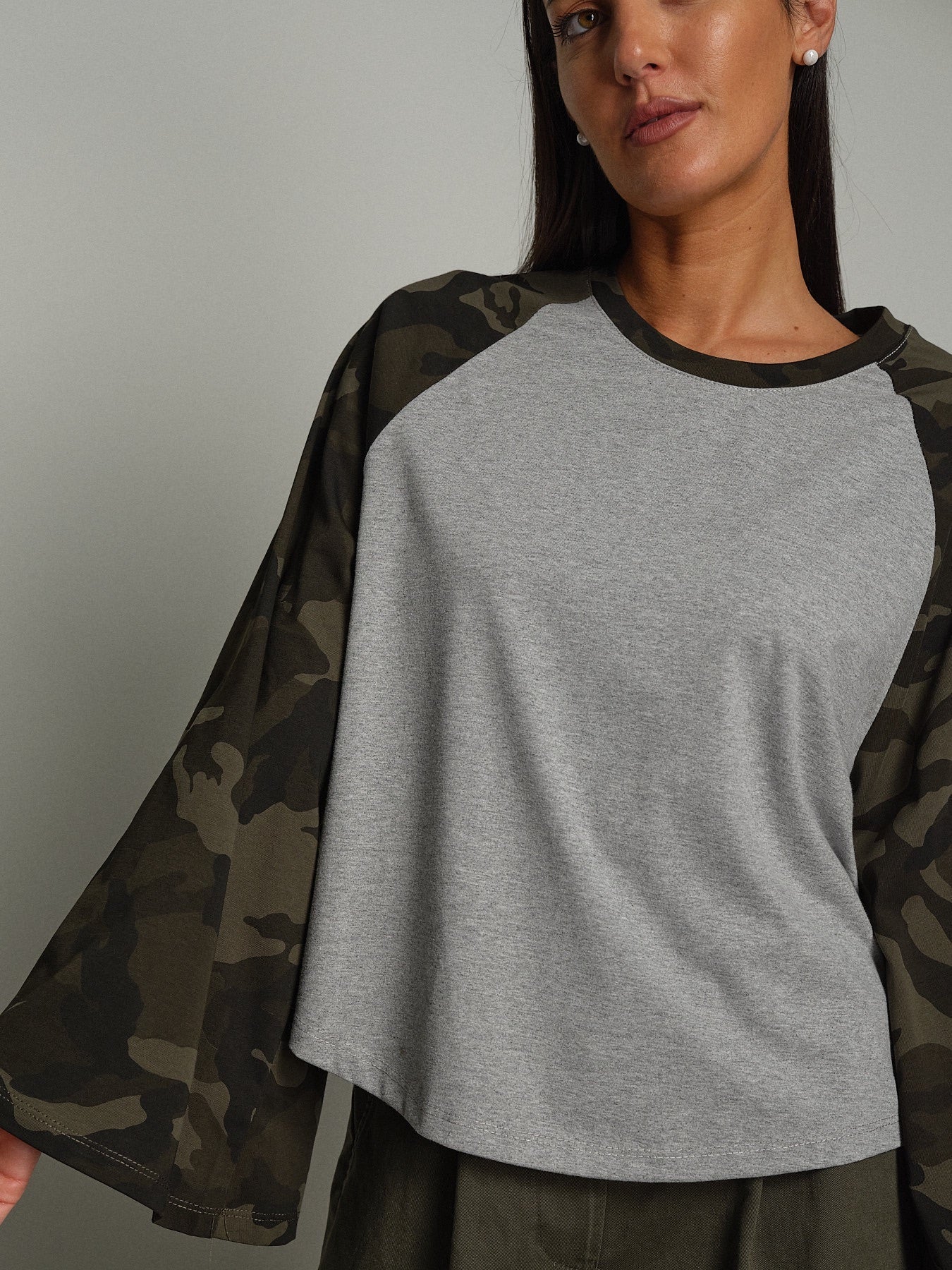 Maglia manica campana camouflage Grigio Vicolo UAC0173;Maglia manica campana camouflage Grigio Vicolo UAC0173 — foto 2;Maglia manica campana camouflage Grigio Vicolo UAC0173 — foto 3;Maglia manica campana camouflage Grigio Vicolo UAC0173 — foto 4