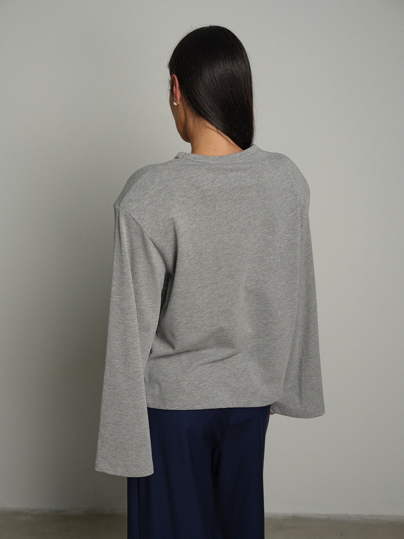 Maglia spalle imbottite manica ampia Grigio Vicolo UAC0177;Maglia spalle imbottite manica ampia Grigio Vicolo UAC0177 — foto 2;Maglia spalle imbottite manica ampia Grigio Vicolo UAC0177 — foto 3;Maglia spalle imbottite manica ampia Grigio Vicolo UAC0177 — foto 4