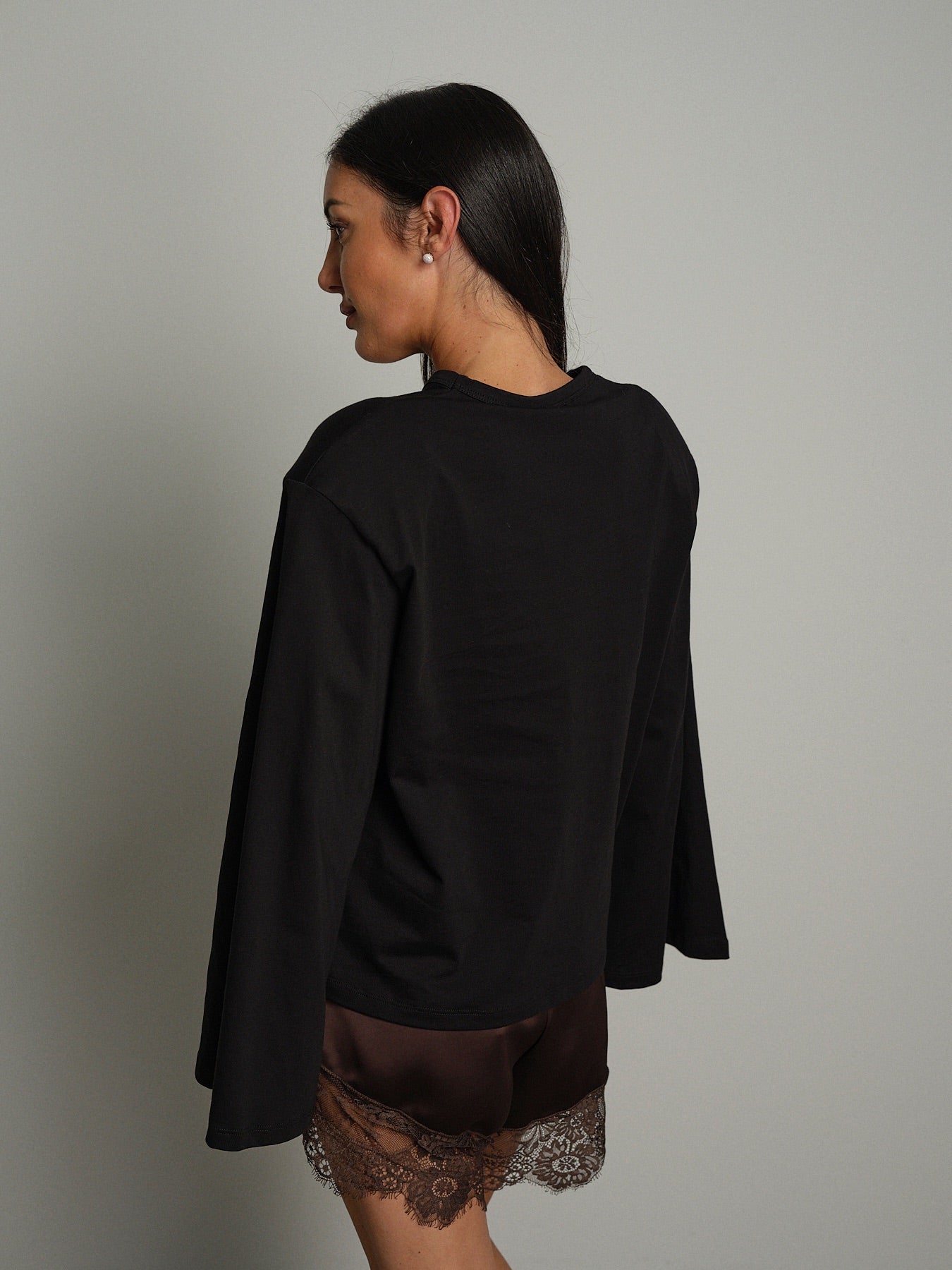 Maglia spalle imbottite manica ampia Nero Vicolo UAC0177;Maglia spalle imbottite manica ampia Nero Vicolo UAC0177 — foto 2;Maglia spalle imbottite manica ampia Nero Vicolo UAC0177 — foto 3;Maglia spalle imbottite manica ampia Nero Vicolo UAC0177 — foto 4;Maglia spalle imbottite manica ampia Nero Vicolo UAC0177 — foto 5