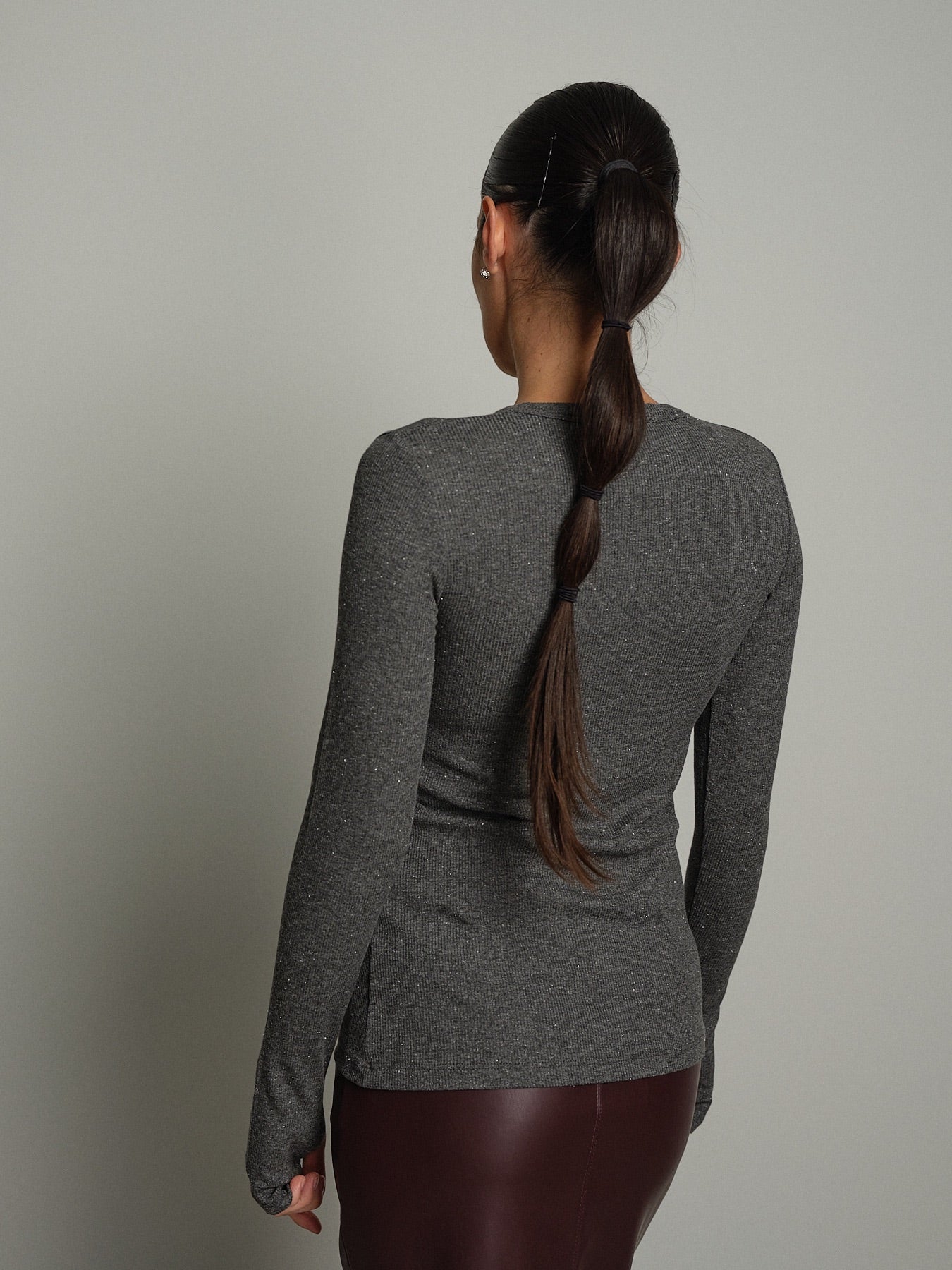 Maglia costina manica lunga lamé Antracite Vicolo UAC0219;Maglia costina manica lunga lamé Antracite Vicolo UAC0219 — foto 2;Maglia costina manica lunga lamé Antracite Vicolo UAC0219 — foto 3;Maglia costina manica lunga lamé Antracite Vicolo UAC0219 — foto 4;Maglia costina manica lunga lamé Antracite Vicolo UAC0219 — foto 5