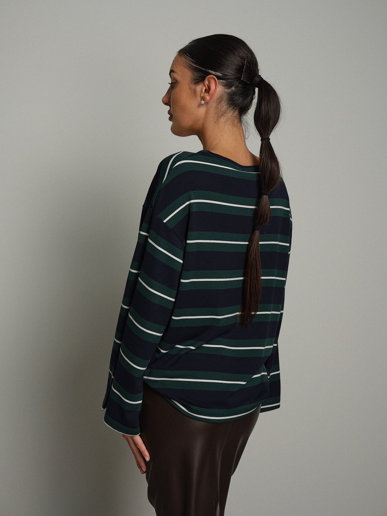 Maglia riga larga Verde-bottiglia Vicolo UAC0226;Maglia riga larga Verde-bottiglia Vicolo UAC0226 — foto 2;Maglia riga larga Verde-bottiglia Vicolo UAC0226 — foto 3;Maglia riga larga Verde-bottiglia Vicolo UAC0226 — foto 4;Maglia riga larga Verde-bottiglia Vicolo UAC0226 — foto 5