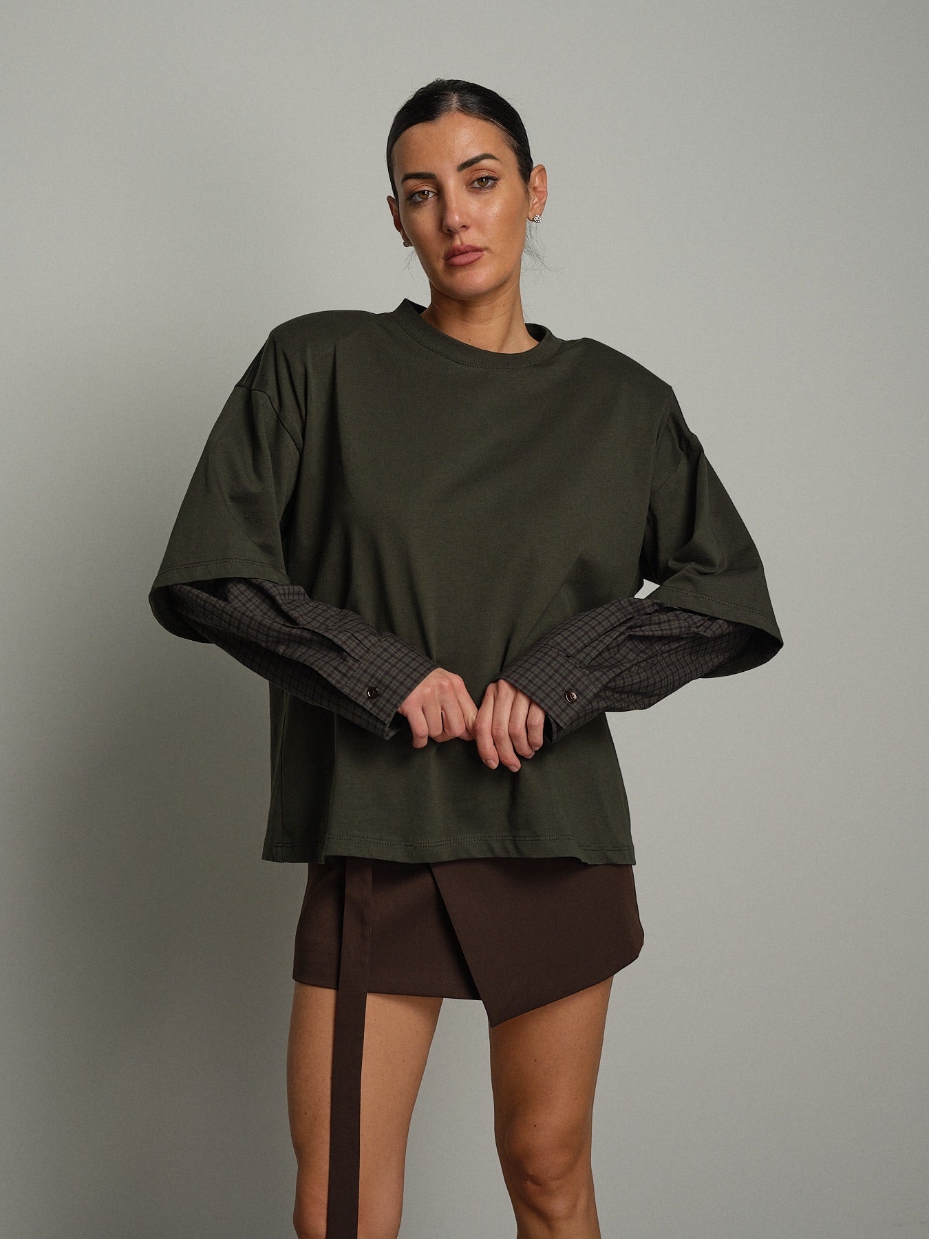 T-shirt manica camicia over Verde-militare Vicolo UAC0227;T-shirt manica camicia over Verde-militare Vicolo UAC0227 — foto 2;T-shirt manica camicia over Verde-militare Vicolo UAC0227 — foto 3;T-shirt manica camicia over Verde-militare Vicolo UAC0227 — foto 4